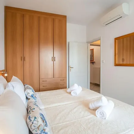 Two-bedroom 6-7 Adults First Floor Апартаменты *