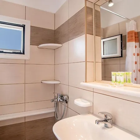 Two-bedroom 6-7 Adults First Floor Апартаменты