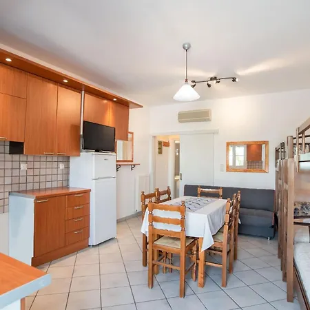 Апартаменты Two-bedroom 6-7 Adults First Floor Парос